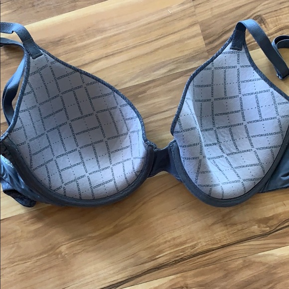 Victoria’s Secret Bra - Picture 2 of 2